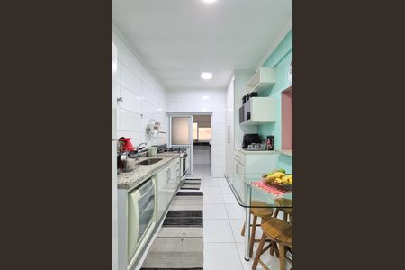 Apartamento à venda com 130m², 4 quartos e 3 vagas Apartamento à venda com 130m², 4 quartos e 3 vagasCozinha