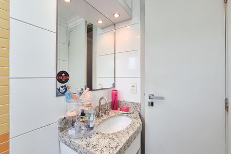 Apartamento à venda com 130m², 4 quartos e 3 vagas Apartamento à venda com 130m², 4 quartos e 3 vagasBanheiro da Suíte 2