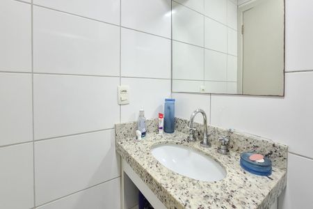 Apartamento à venda com 130m², 4 quartos e 3 vagas Apartamento à venda com 130m², 4 quartos e 3 vagasBanheiro da Suíte 1