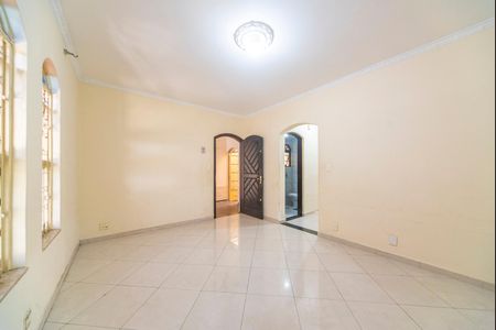 Casa para alugar com 168m², 3 quartos e 3 vagas Casa para alugar com 168m², 3 quartos e 3 vagasSala