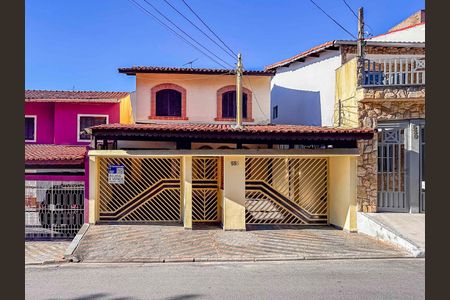 Casa para alugar com 168m², 3 quartos e 3 vagas Casa para alugar com 168m², 3 quartos e 3 vagasFachada
