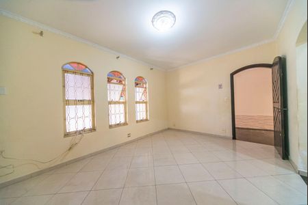 Casa para alugar com 168m², 3 quartos e 3 vagas Casa para alugar com 168m², 3 quartos e 3 vagasSala