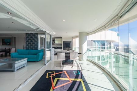 Apartamento para alugar com 3 quartos, 260m² em Alphaville Empresarial, Barueri