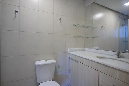 Banheiro da Suíte de apartamento para alugar com 3 quartos, 76m² em Cristal, Porto Alegre