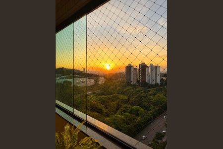 Apartamento à venda com 143m², 4 quartos e 2 vagas Apartamento à venda com 143m², 4 quartos e 2 vagasVista
