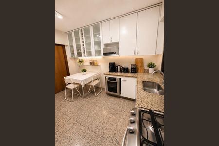 Apartamento à venda com 143m², 4 quartos e 2 vagas Apartamento à venda com 143m², 4 quartos e 2 vagasCozinha
