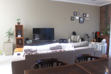 Casa para alugar com 115m², 2 quartos e 2 vagasSala