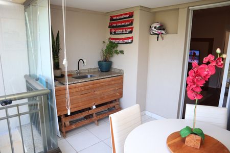Apartamento à venda com 81m², 3 quartos e 1 vagaVARANDA