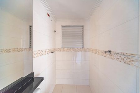 Banheiro  de apartamento à venda com 2 quartos, 49m² em Parque Sao Vicente, Santo André
