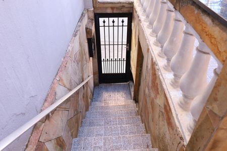 Casa para alugar com 90m², 3 quartos e 2 vagasVaranda e portão do imóvel