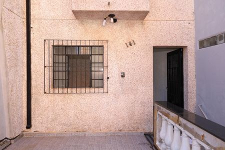 Casa para alugar com 90m², 3 quartos e 2 vagasFachada interna