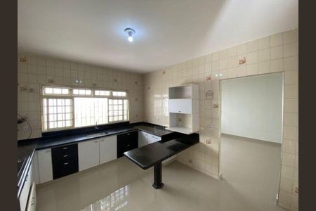 Cozinha de casa para alugar com 4 quartos, 240m² em Santa Mônica, Uberlândia