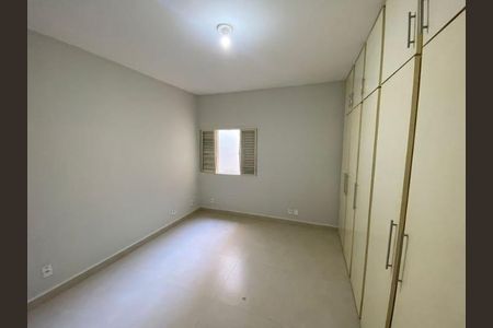 Quarto de casa para alugar com 4 quartos, 240m² em Santa Mônica, Uberlândia