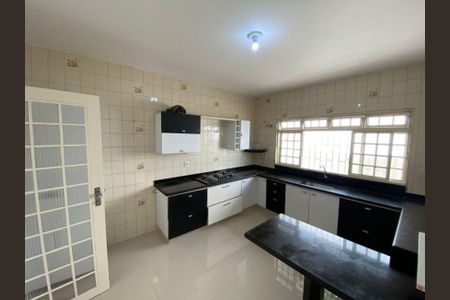 Cozinha de casa para alugar com 4 quartos, 240m² em Santa Mônica, Uberlândia