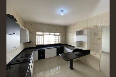 Cozinha de casa para alugar com 4 quartos, 240m² em Santa Mônica, Uberlândia
