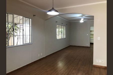 Sala de casa para alugar com 3 quartos, 270m² em Santa Mônica, Uberlândia