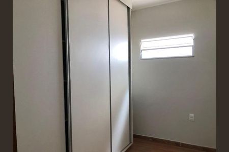 Quarto de casa para alugar com 3 quartos, 270m² em Santa Mônica, Uberlândia