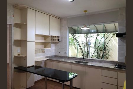 Cozinha de casa para alugar com 3 quartos, 270m² em Santa Mônica, Uberlândia