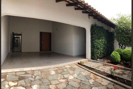 Casa para alugar com 270m², 3 quartos e 6 vagasÁrea externa