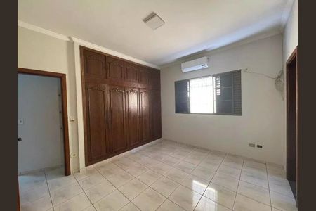 Quarto 2 de casa para alugar com 5 quartos, 220m² em Santa Mônica, Uberlândia