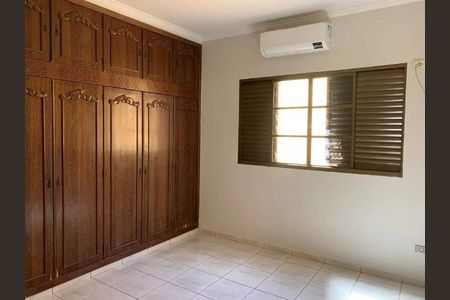 Quarto 2 de casa para alugar com 5 quartos, 220m² em Santa Mônica, Uberlândia