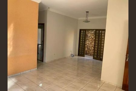 Sala de casa para alugar com 5 quartos, 220m² em Santa Mônica, Uberlândia