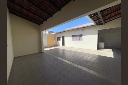 Casa para alugar com 5 quartos, 220m² em Santa Mônica, Uberlândia