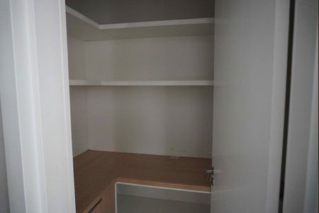 Despensa de casa de condomínio para alugar com 3 quartos, 200m² em Suru, Barueri