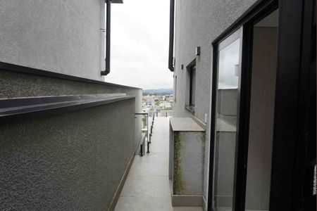 Casa de condomínio para alugar com 200m², 3 quartos e 4 vagas Casa de condomínio para alugar com 200m², 3 quartos e 4 vagasCorredor
