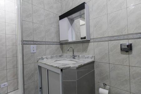 Banheiro social de casa para alugar com 2 quartos, 90m² em Jardim Sapopemba, São Paulo
