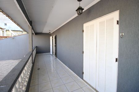 Casa à venda com 160m², 3 quartos e 4 vagasQuarto 1 - Varanda
