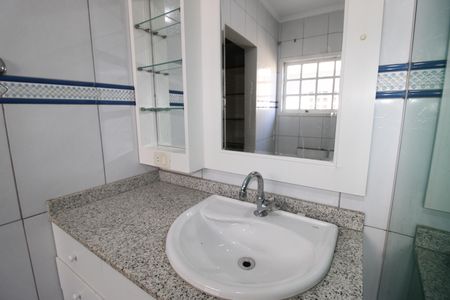 Casa à venda com 160m², 3 quartos e 4 vagasQuarto 1 - Banheiro
