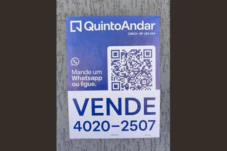 Casa à venda com 160m², 3 quartos e 4 vagas Casa à venda com 160m², 3 quartos e 4 vagasFachada