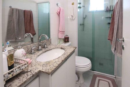 Apartamento à venda com 62m², 2 quartos e 2 vagas Apartamento à venda com 62m², 2 quartos e 2 vagasBanheiro da Suite