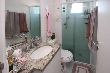 Apartamento à venda com 62m², 2 quartos e 2 vagas Apartamento à venda com 62m², 2 quartos e 2 vagasBanheiro da Suite