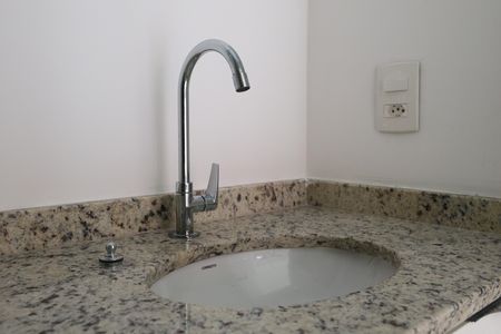 Banheiro de apartamento à venda com 2 quartos, 37m² em Vila Andrade, São Paulo