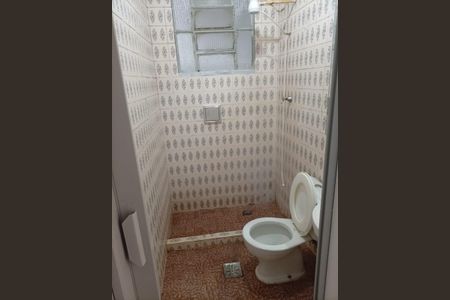 Banheiro de casa para alugar com 2 quartos, 55m² em Fátima, Niterói