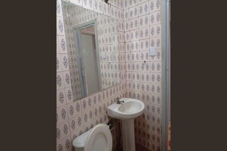 Banheiro de casa para alugar com 2 quartos, 55m² em Fátima, Niterói