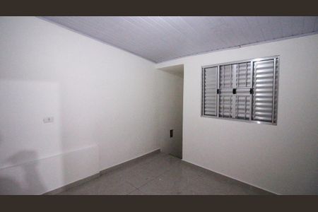 Quarto 2 de casa para alugar com 2 quartos, 70m² em Vila Carmem, São Paulo