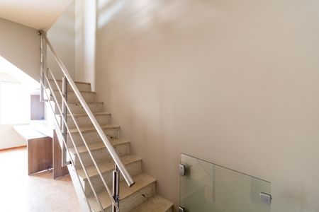 Apartamento para alugar com 160m², 3 quartos e 2 vagas Apartamento para alugar com 160m², 3 quartos e 2 vagasEscada