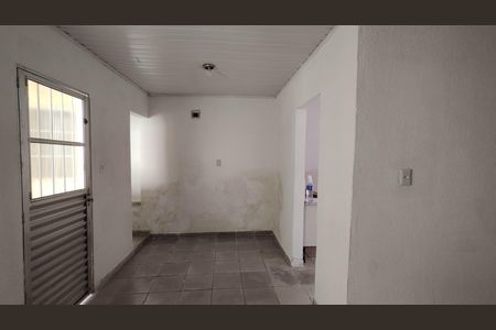 Casa para alugar com 50m², 1 quarto e 1 vaga Casa para alugar com 50m², 1 quarto e 1 vagaSala