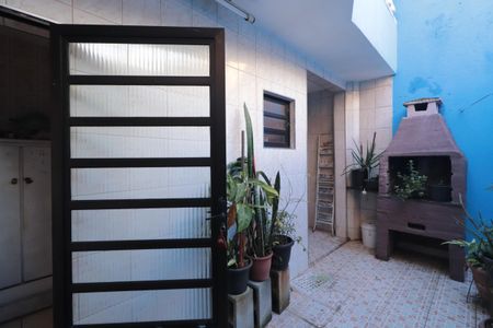 Casa para alugar com 164m², 2 quartos e 1 vagaQuintal