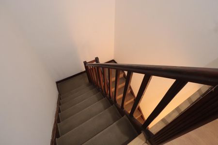 Casa para alugar com 164m², 2 quartos e 1 vagaEscada