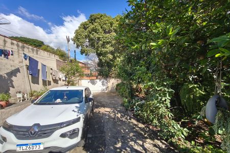 Casa à venda com 250m², 3 quartos e 6 vagas Casa à venda com 250m², 3 quartos e 6 vagasQuintal - Garagem