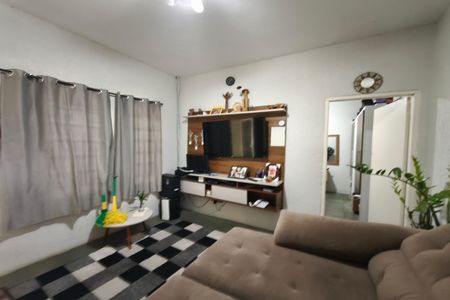 Casa à venda com 250m², 3 quartos e 6 vagas Casa à venda com 250m², 3 quartos e 6 vagasSala
