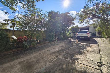 Casa à venda com 250m², 3 quartos e 6 vagas Casa à venda com 250m², 3 quartos e 6 vagasQuintal - Garagem