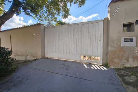 Casa à venda com 250m², 3 quartos e 6 vagas Casa à venda com 250m², 3 quartos e 6 vagasFachada
