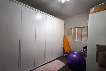 Casa à venda com 250m², 3 quartos e 6 vagas Casa à venda com 250m², 3 quartos e 6 vagasQuarto 2