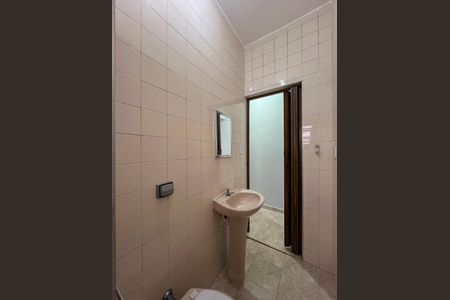 Casa para alugar com 60m², 1 quarto e 1 vaga Casa para alugar com 60m², 1 quarto e 1 vagaBanheiro