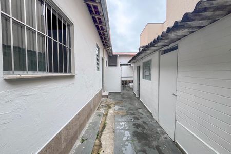Casa para alugar com 60m², 1 quarto e 1 vaga Casa para alugar com 60m², 1 quarto e 1 vagaCorredor externo